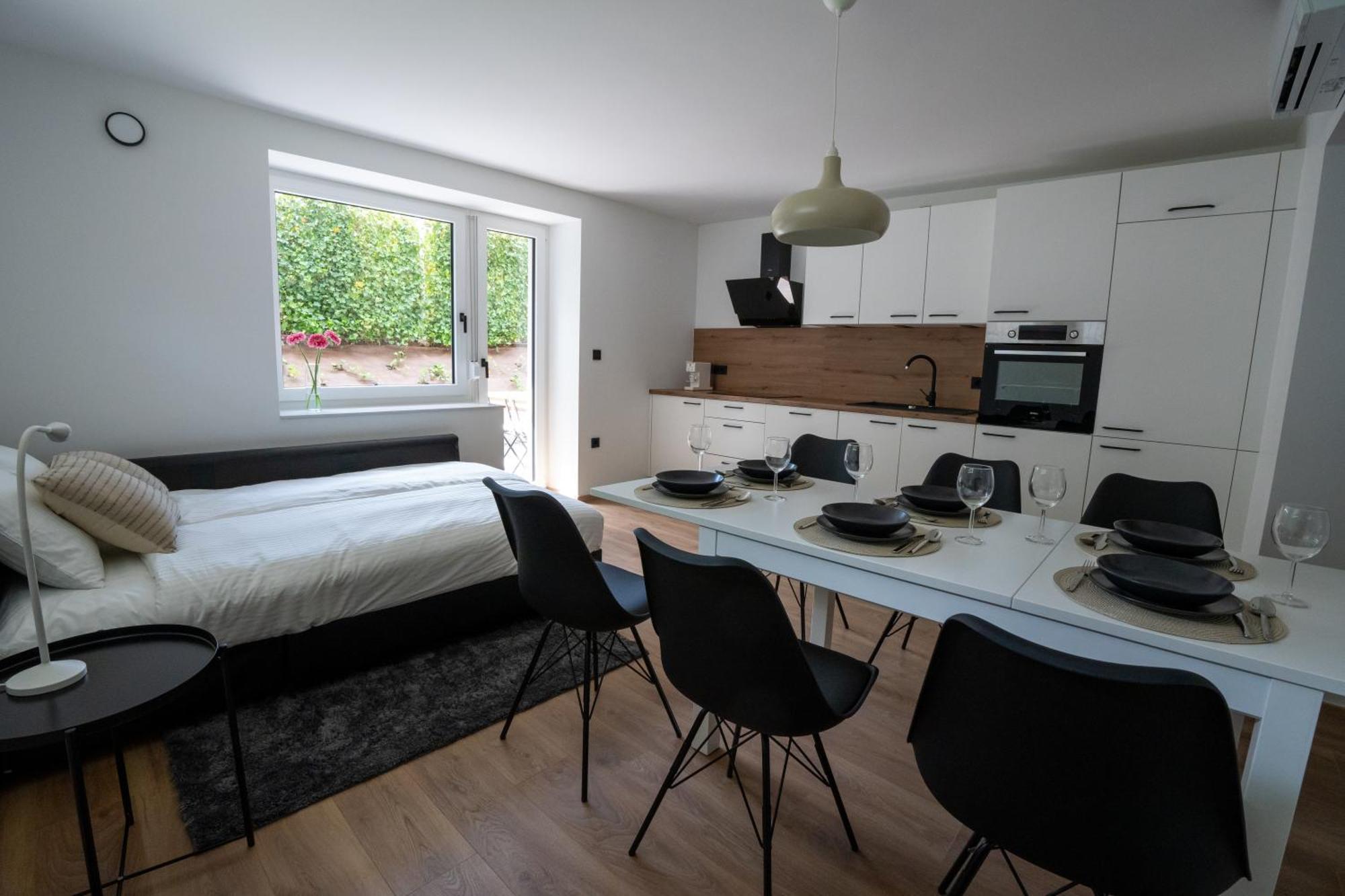 Residence Black&White ليوبليانا الغرفة الصورة